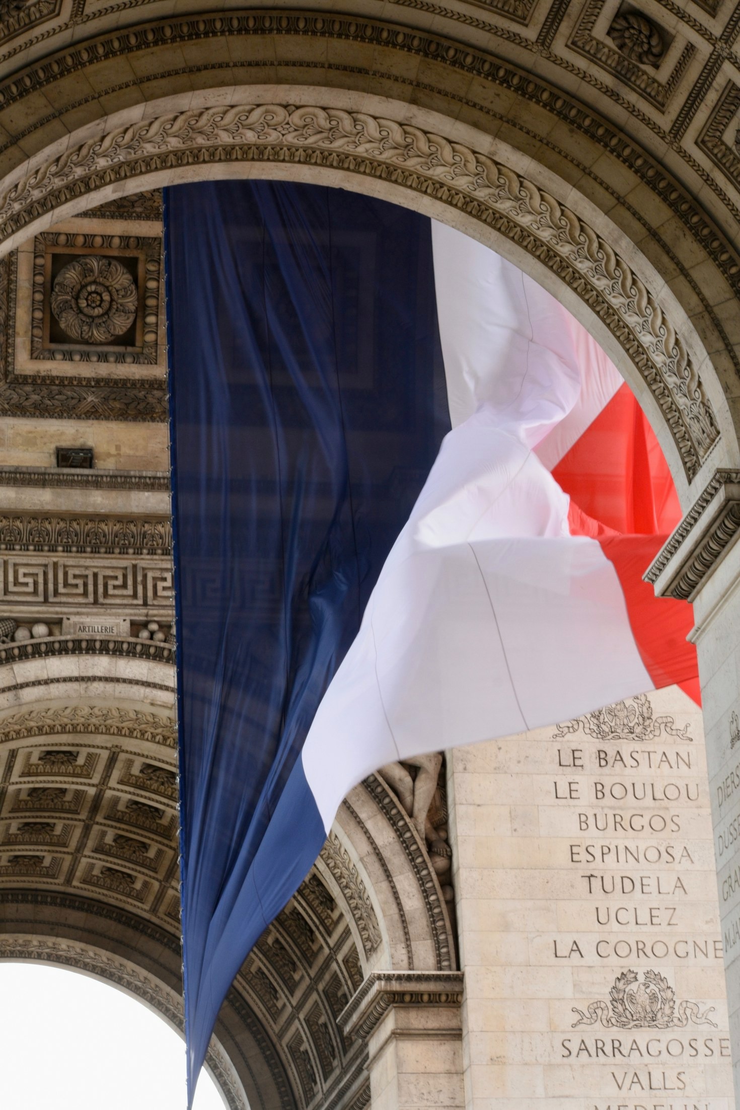 Solidarité et indépendance : fondements d&rsquo;une République forte